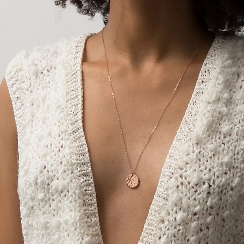⚜️𝟯𝟬%𝗢𝗙𝗙 𝗯𝘂𝗻𝗱𝗹𝗲𝘀 𝟯+⚜️ NEW Hammered Coin Stainless Steel Necklace - Picture 3 of 15